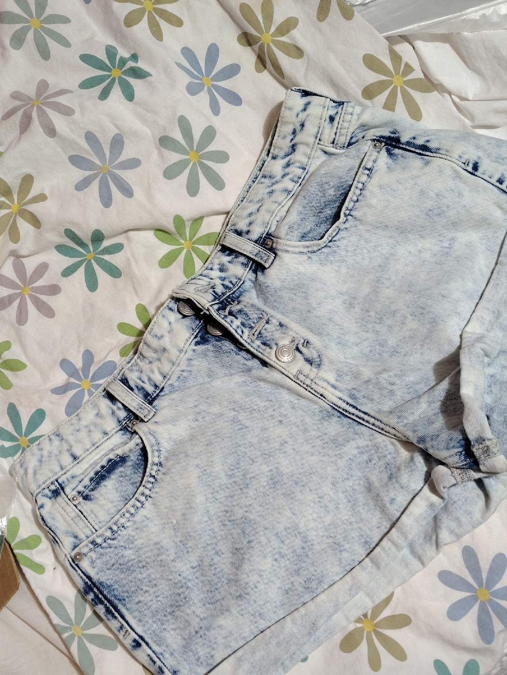 No Boundaries Light Blue Acid-Wash High-Rise Jeans